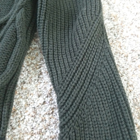 Sweater - Picture 2 of 6